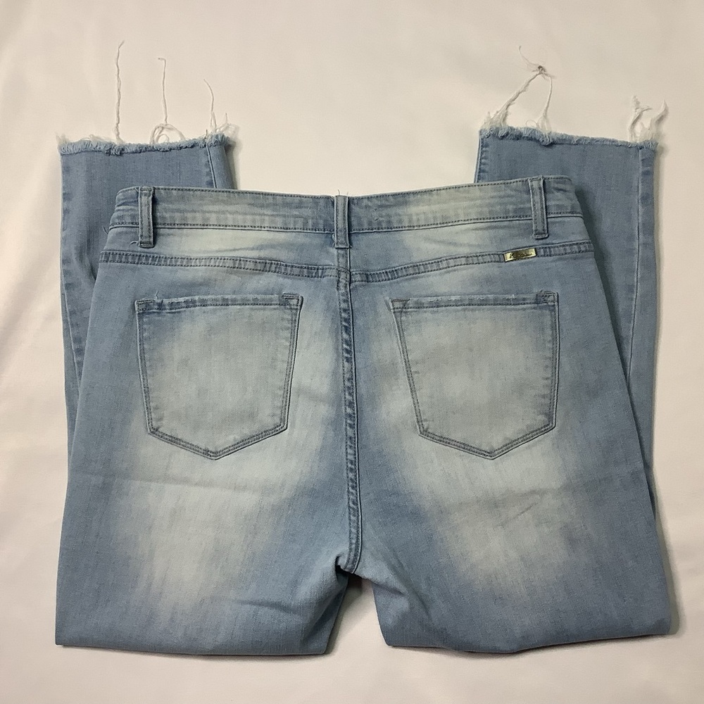 KanCan Distressed Light Wash Raw Hem Crop Jeans Size 15 / 31 - Picture 5 of 9